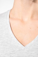 T-shirt col V manches courtes femme